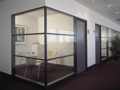 购买办公室玻璃隔断的时候如何选择?